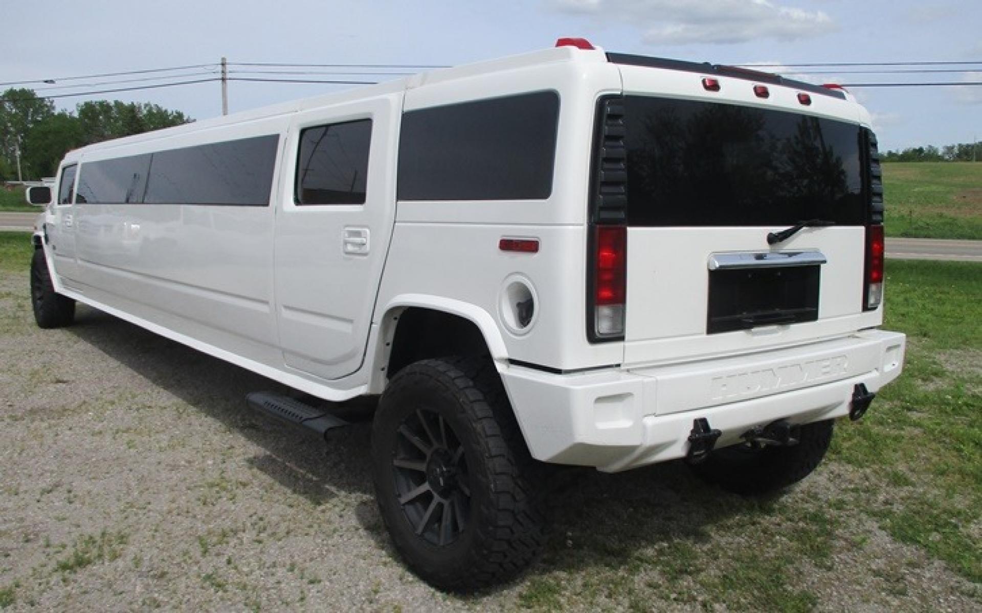 2005 White /White/Black Hummer H2 , located at 1725 US-68 N, Bellefontaine, OH, 43311, (937) 592-5466, 40.387783, -83.752388 - Photo #3